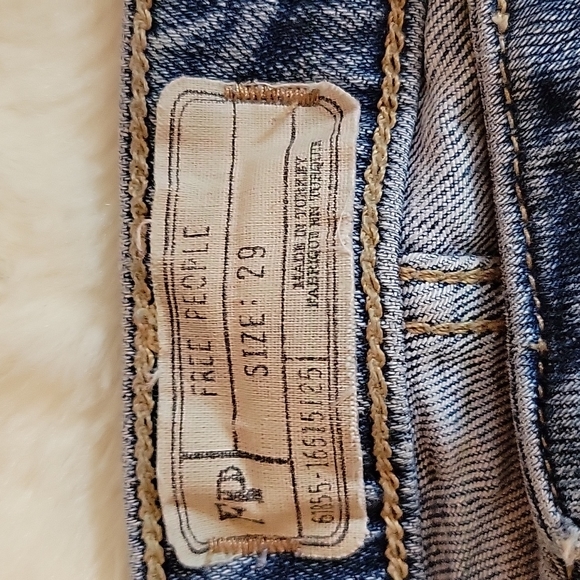 EUC Free People Distressed Boyfriend Jean 29 / 28 👖 Raw Hem - Picture 2 of 10